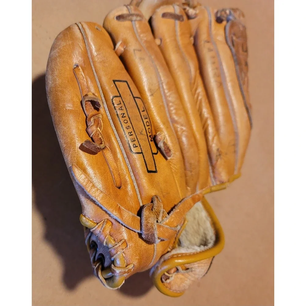 Montgomery Ward Right Handed Baseball Glove‎ Mitt Leather Registered 80-21210